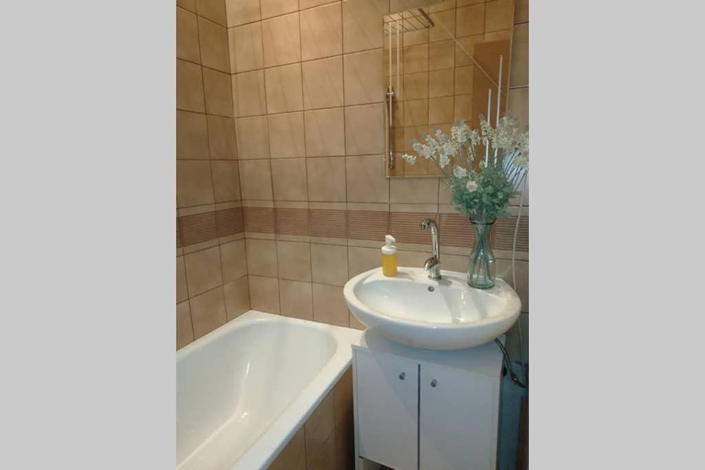 Family Apartment With Two Bathrooms Near To City Center เวียนนา ภายนอก รูปภาพ